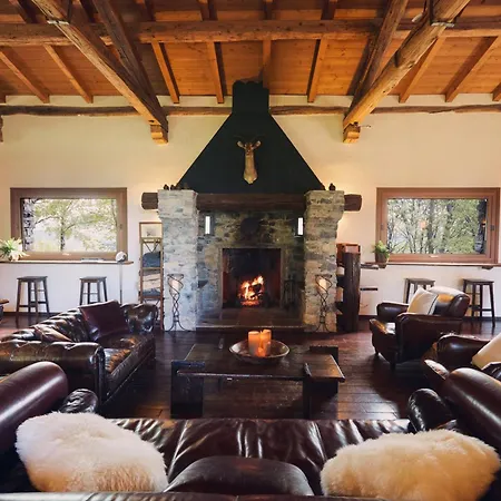 Ancient Monastery In The Lariani Mountains 切尔诺比奥