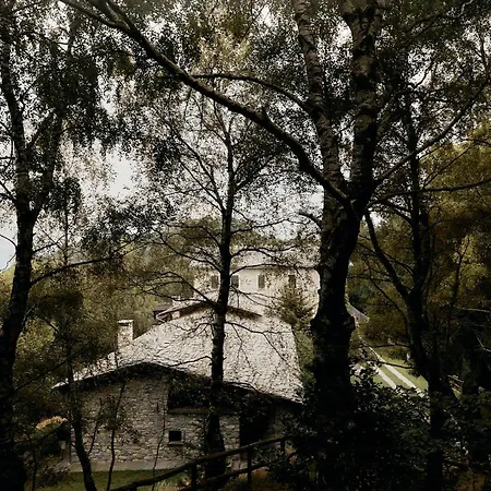 בית נופש Ancient Monastery In The Lariani Mountains צ'רנוביו